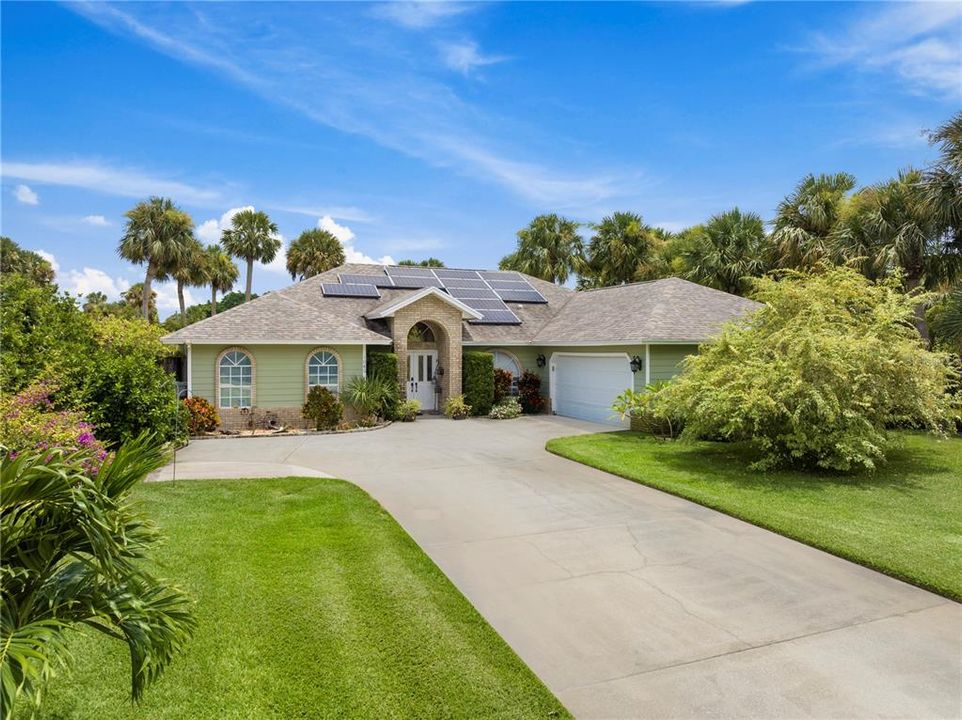 Недавно продано: $475,000 (4 спален, 2 ванн, 2107 Квадратных фут)