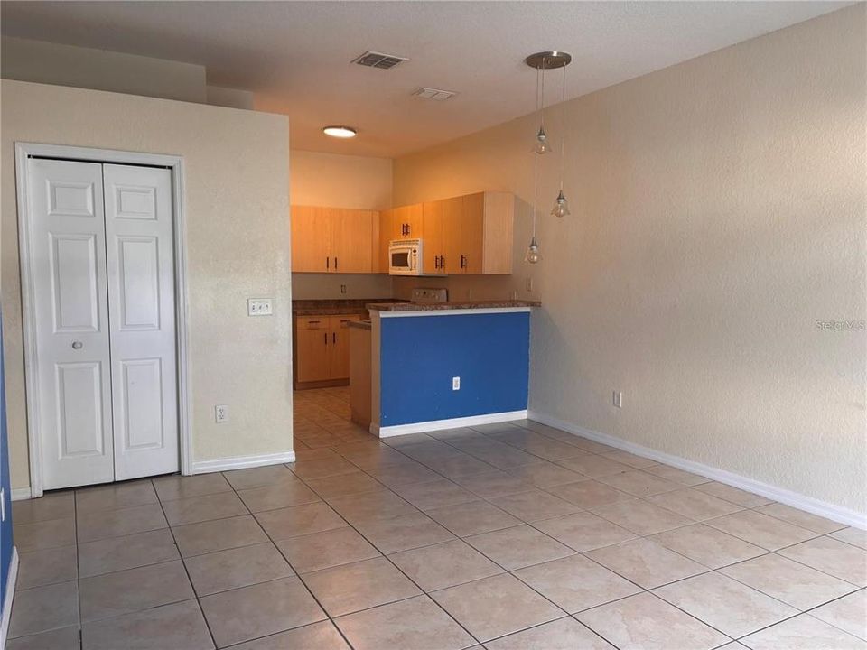 For Rent: $1,150 (2 beds, 2 baths, 812 Square Feet)
