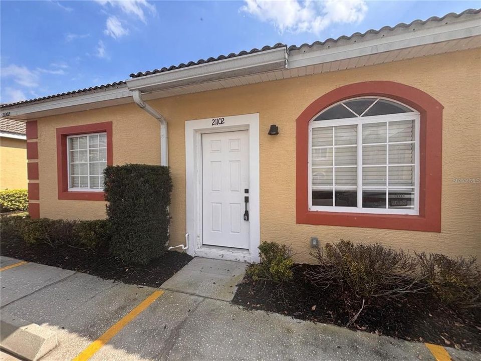 For Rent: $1,150 (2 beds, 2 baths, 812 Square Feet)