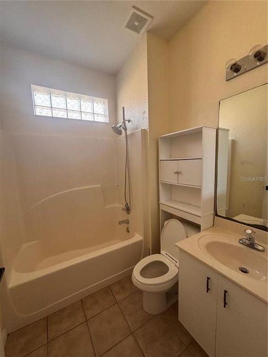 For Rent: $1,150 (2 beds, 2 baths, 812 Square Feet)