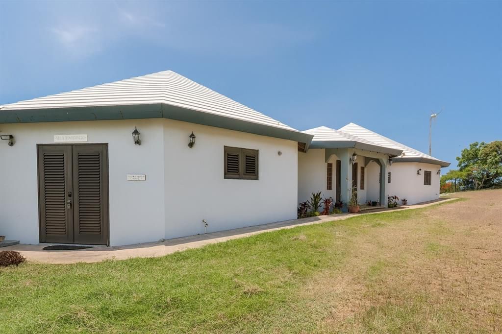 For Sale: $979,000 (4 beds, 3 baths, 3026 Square Feet)