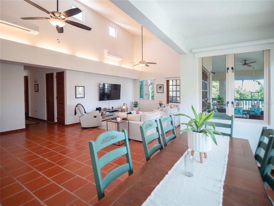 For Sale: $1,200,000 (3 beds, 3 baths, 2850 Square Feet)