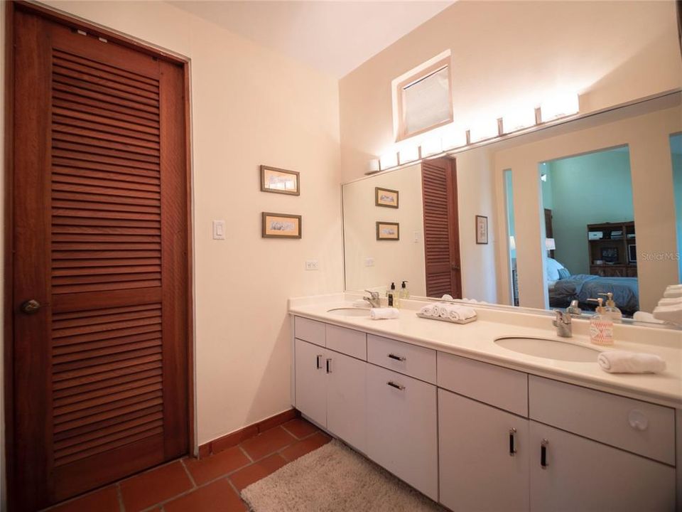 For Sale: $1,200,000 (3 beds, 3 baths, 2850 Square Feet)