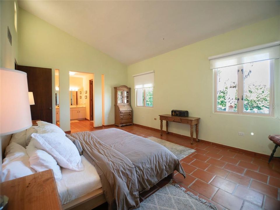 For Sale: $1,200,000 (3 beds, 3 baths, 2850 Square Feet)