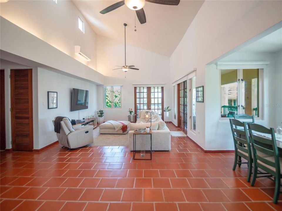 For Sale: $1,200,000 (3 beds, 3 baths, 2850 Square Feet)