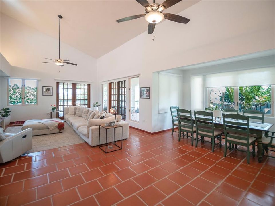 For Sale: $1,200,000 (3 beds, 3 baths, 2850 Square Feet)