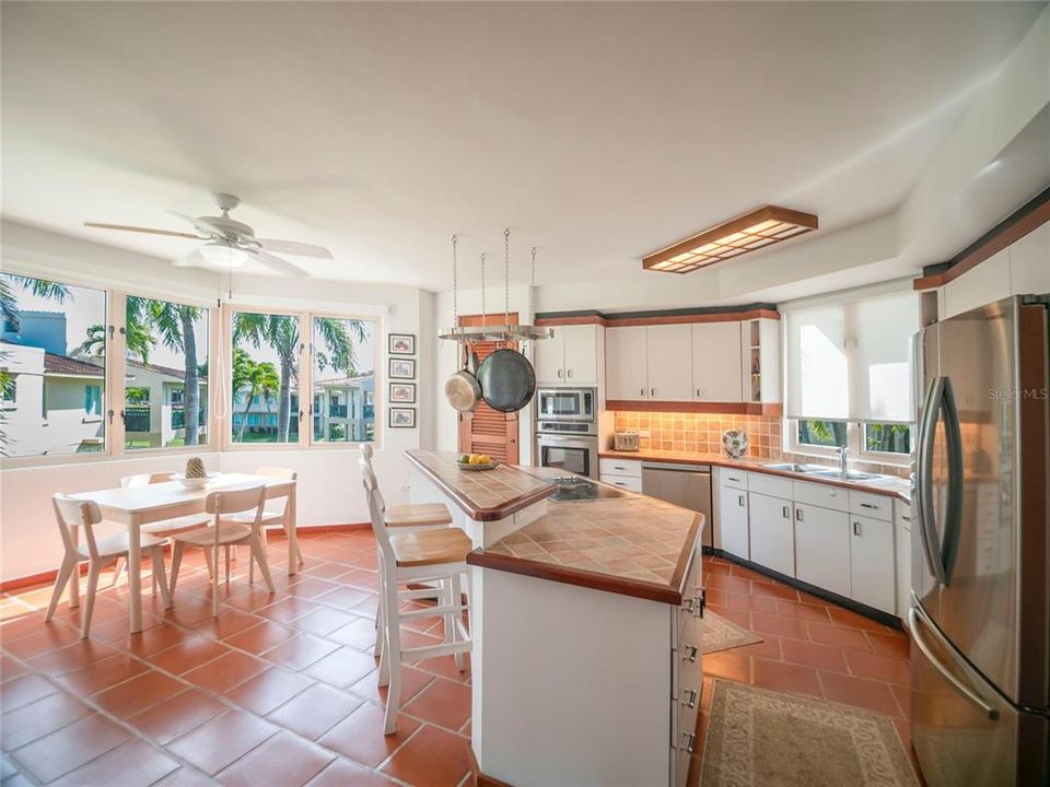 For Sale: $1,200,000 (3 beds, 3 baths, 2850 Square Feet)