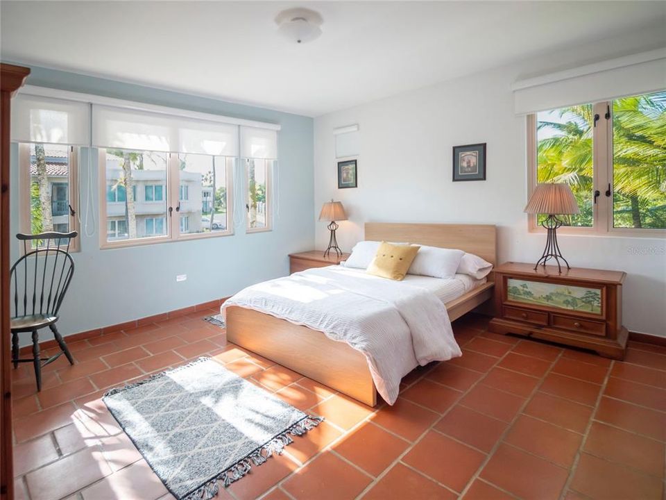 For Sale: $1,200,000 (3 beds, 3 baths, 2850 Square Feet)