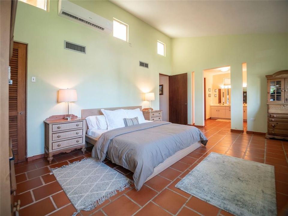 For Sale: $1,200,000 (3 beds, 3 baths, 2850 Square Feet)