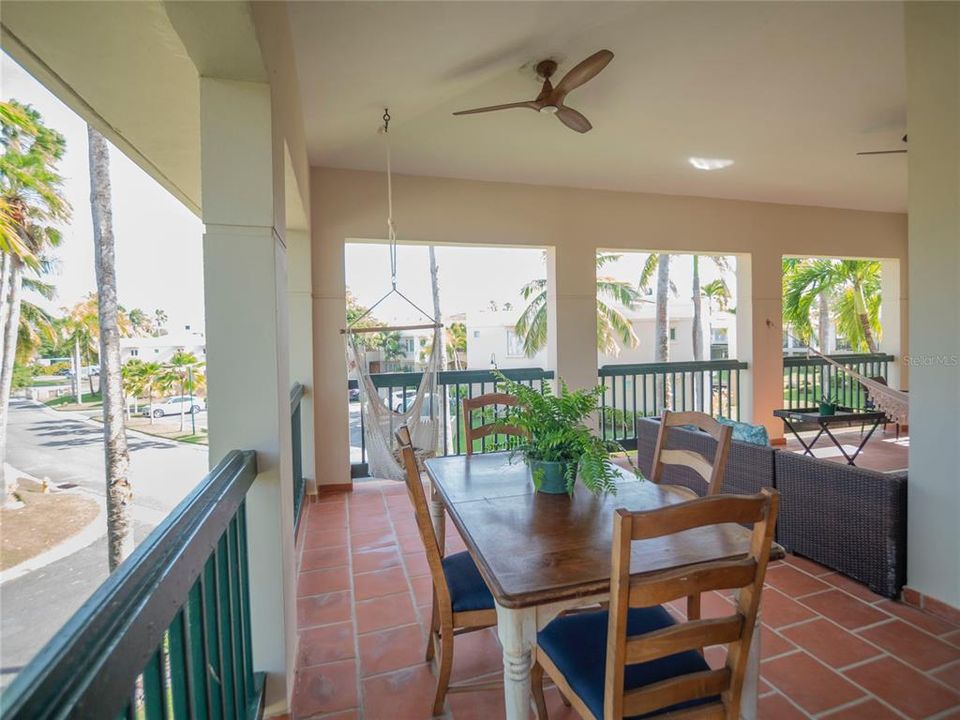 For Sale: $1,200,000 (3 beds, 3 baths, 2850 Square Feet)