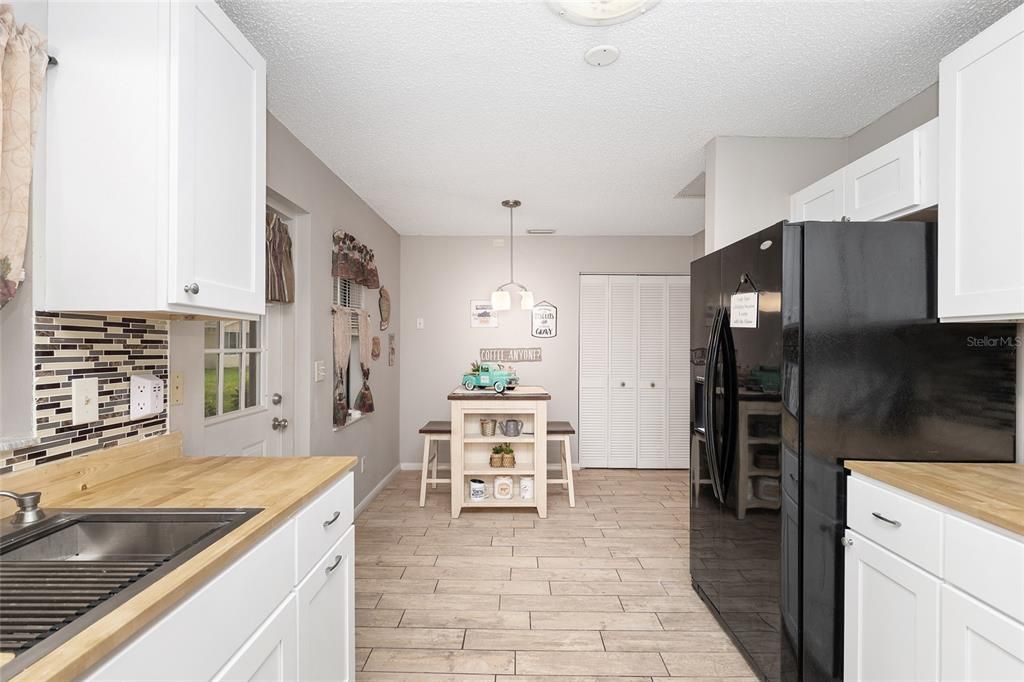 Active With Contract: $149,000 (2 beds, 2 baths, 1204 Square Feet)