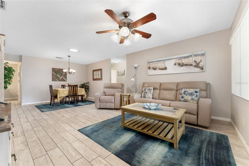 Active With Contract: $149,000 (2 beds, 2 baths, 1204 Square Feet)