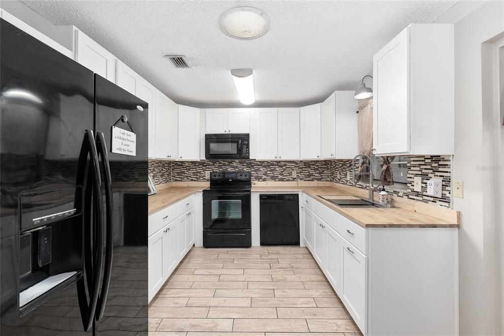 Active With Contract: $149,000 (2 beds, 2 baths, 1204 Square Feet)