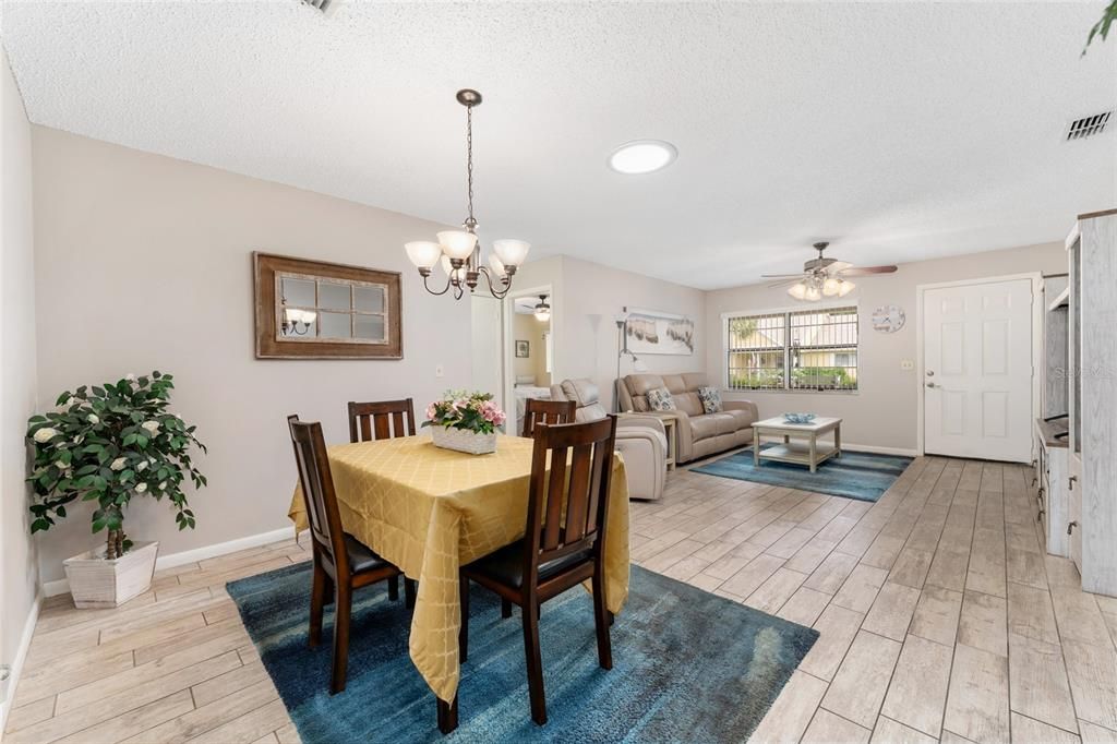 Active With Contract: $149,000 (2 beds, 2 baths, 1204 Square Feet)