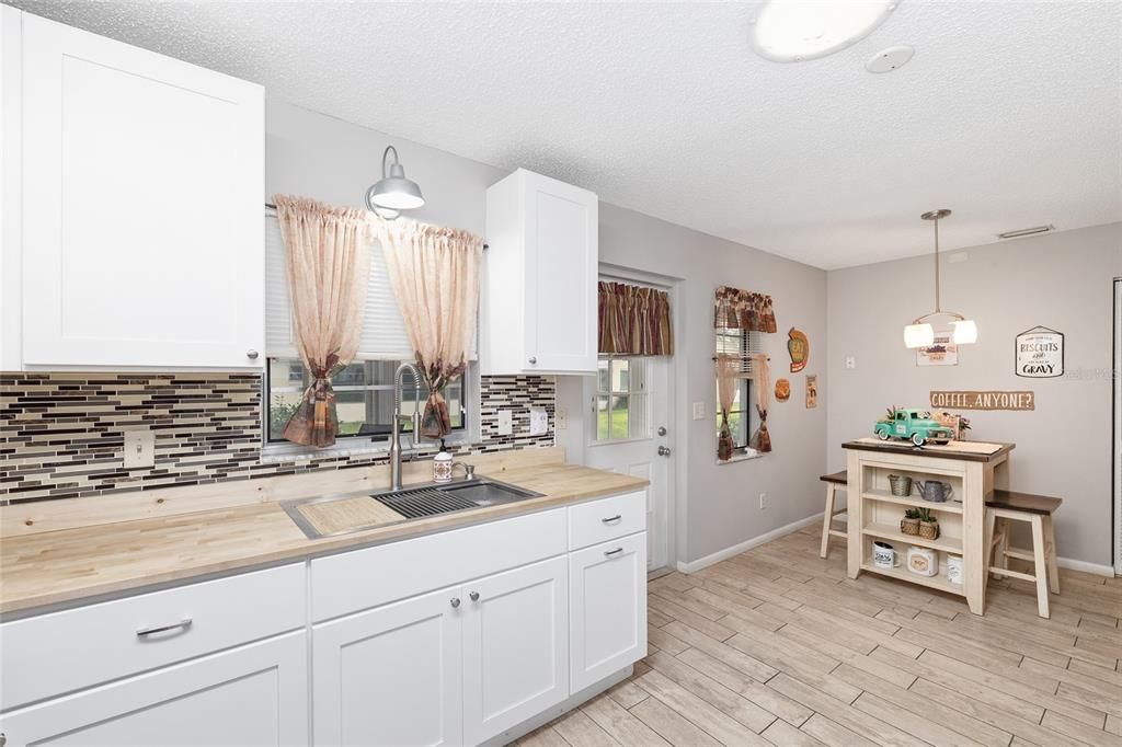 Active With Contract: $149,000 (2 beds, 2 baths, 1204 Square Feet)