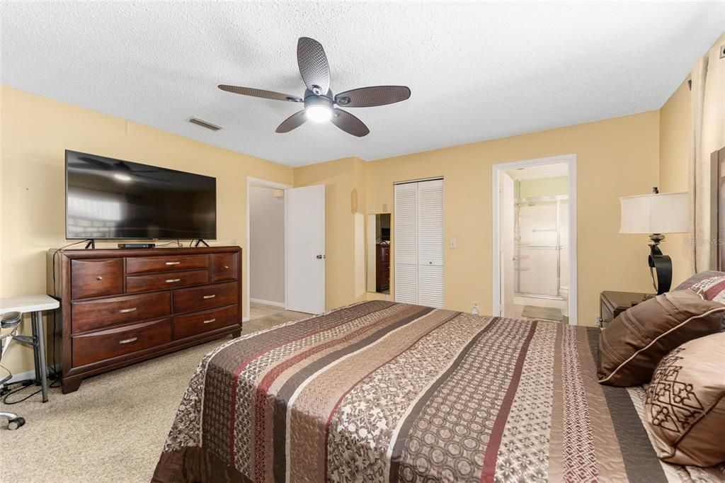 Active With Contract: $149,000 (2 beds, 2 baths, 1204 Square Feet)