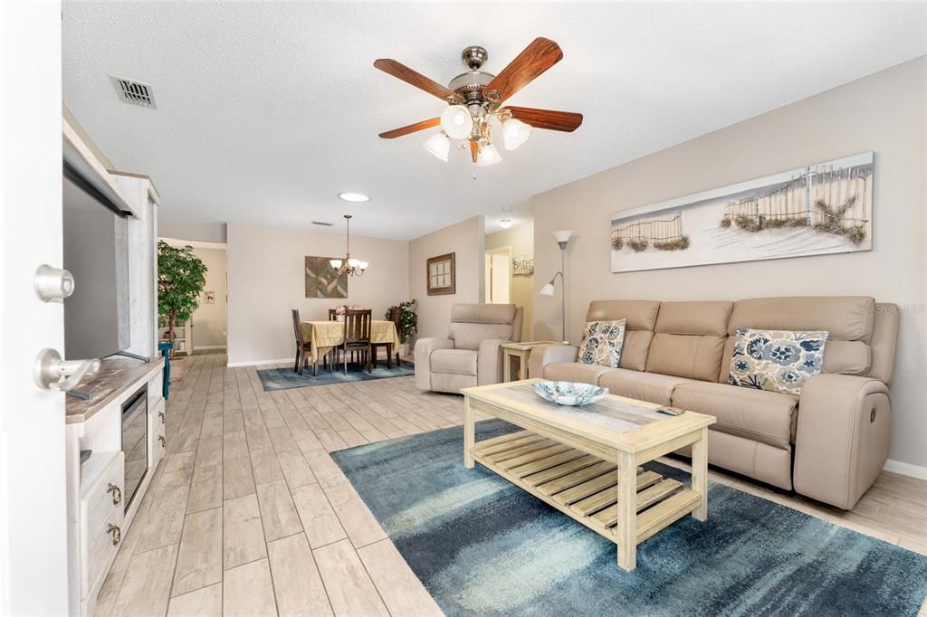 Active With Contract: $149,000 (2 beds, 2 baths, 1204 Square Feet)