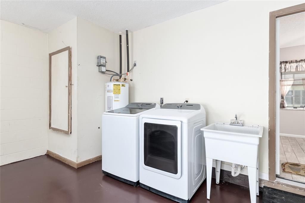 Active With Contract: $149,000 (2 beds, 2 baths, 1204 Square Feet)