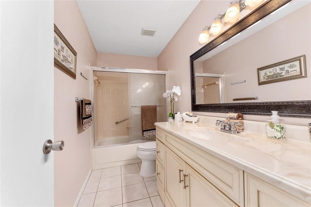 Active With Contract: $149,000 (2 beds, 2 baths, 1204 Square Feet)