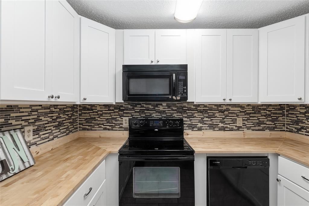 Active With Contract: $149,000 (2 beds, 2 baths, 1204 Square Feet)