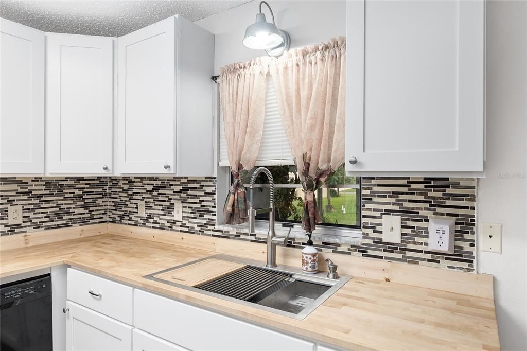 Active With Contract: $149,000 (2 beds, 2 baths, 1204 Square Feet)