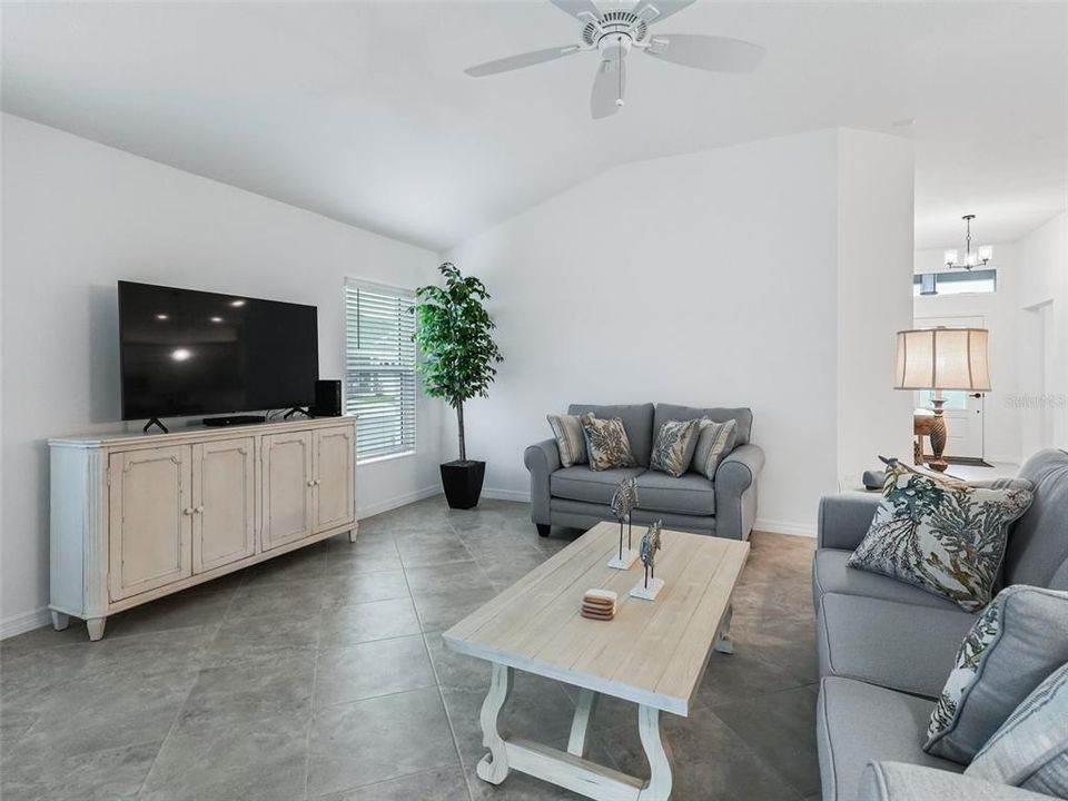 For Rent: $3,150 (3 beds, 2 baths, 2060 Square Feet)