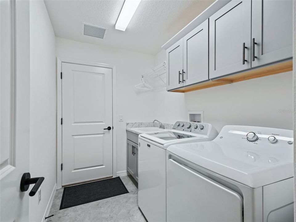 For Rent: $3,150 (3 beds, 2 baths, 2060 Square Feet)