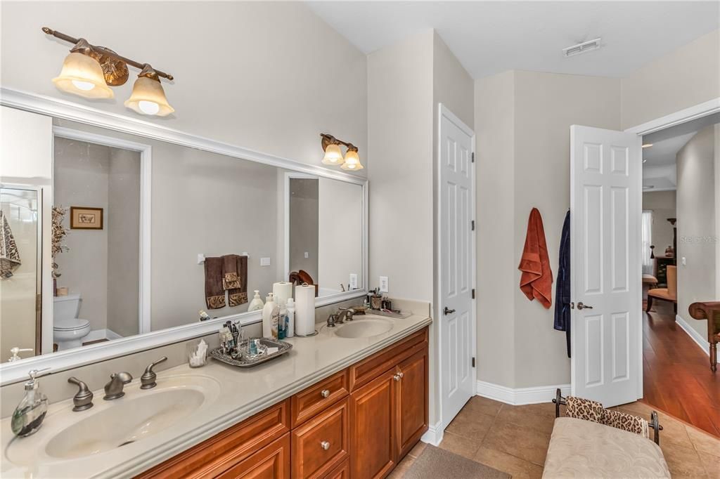 На продажу: $364,900 (2 спален, 2 ванн, 1720 Квадратных фут)