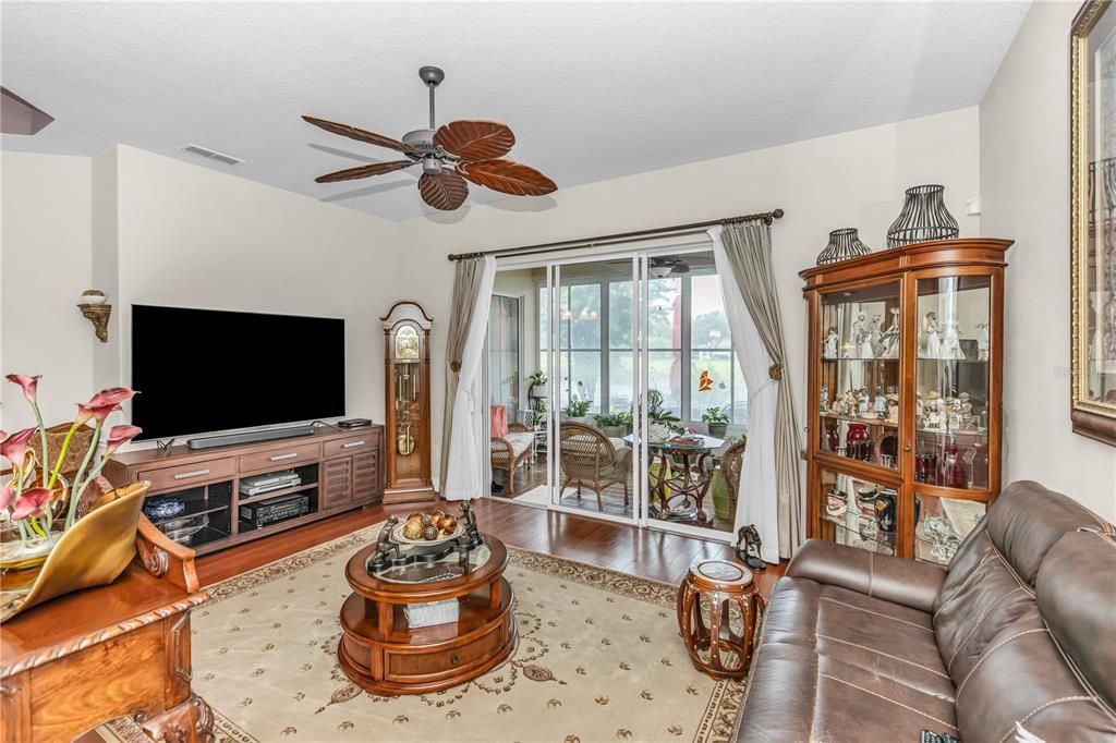 На продажу: $364,900 (2 спален, 2 ванн, 1720 Квадратных фут)