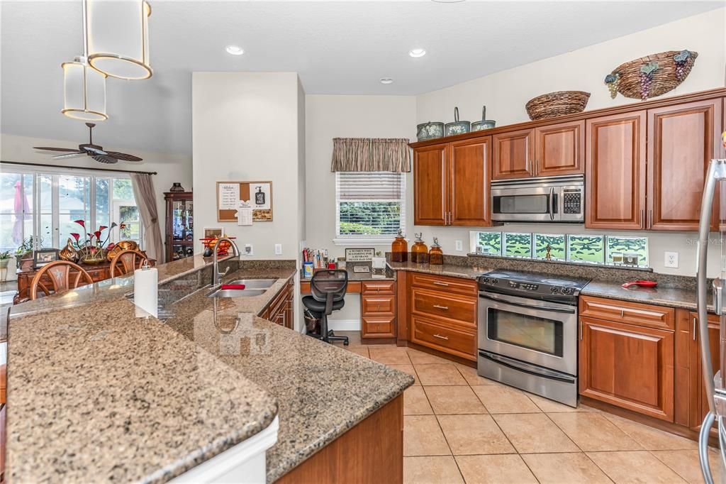 На продажу: $364,900 (2 спален, 2 ванн, 1720 Квадратных фут)