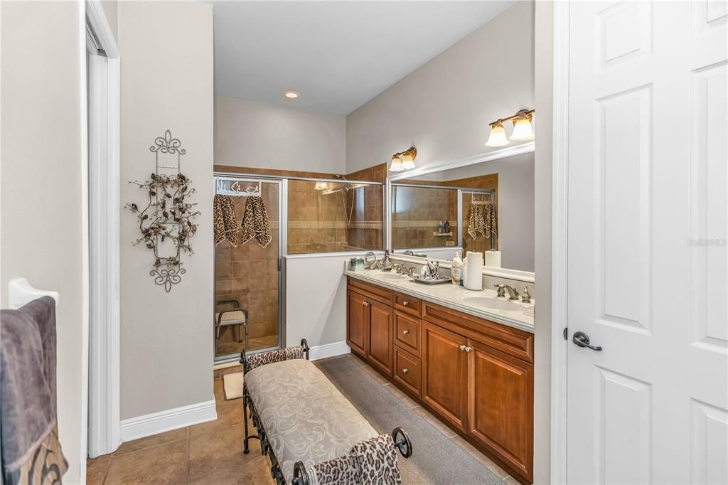 На продажу: $364,900 (2 спален, 2 ванн, 1720 Квадратных фут)