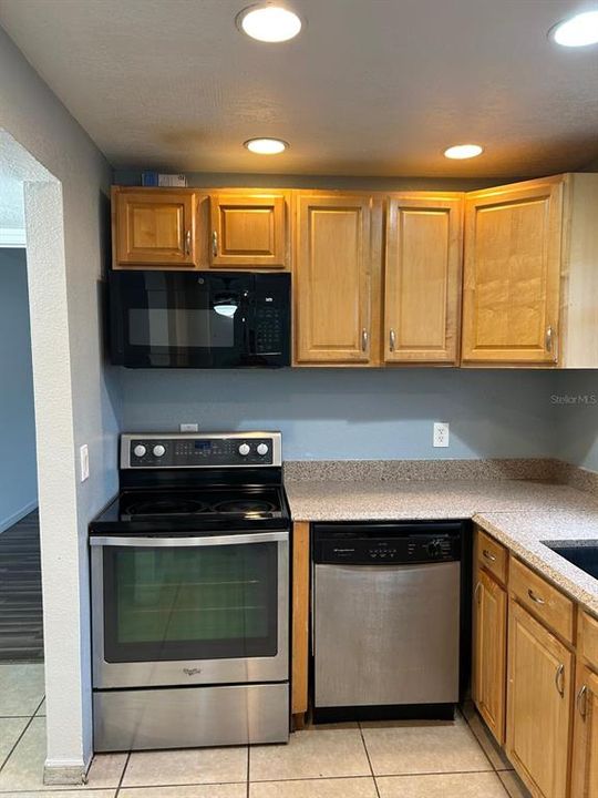 For Rent: $1,550 (2 beds, 2 baths, 1100 Square Feet)