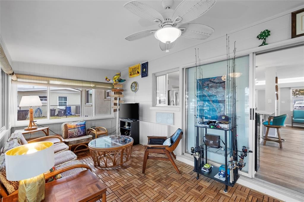 For Sale: $500,000 (2 beds, 2 baths, 1058 Square Feet)