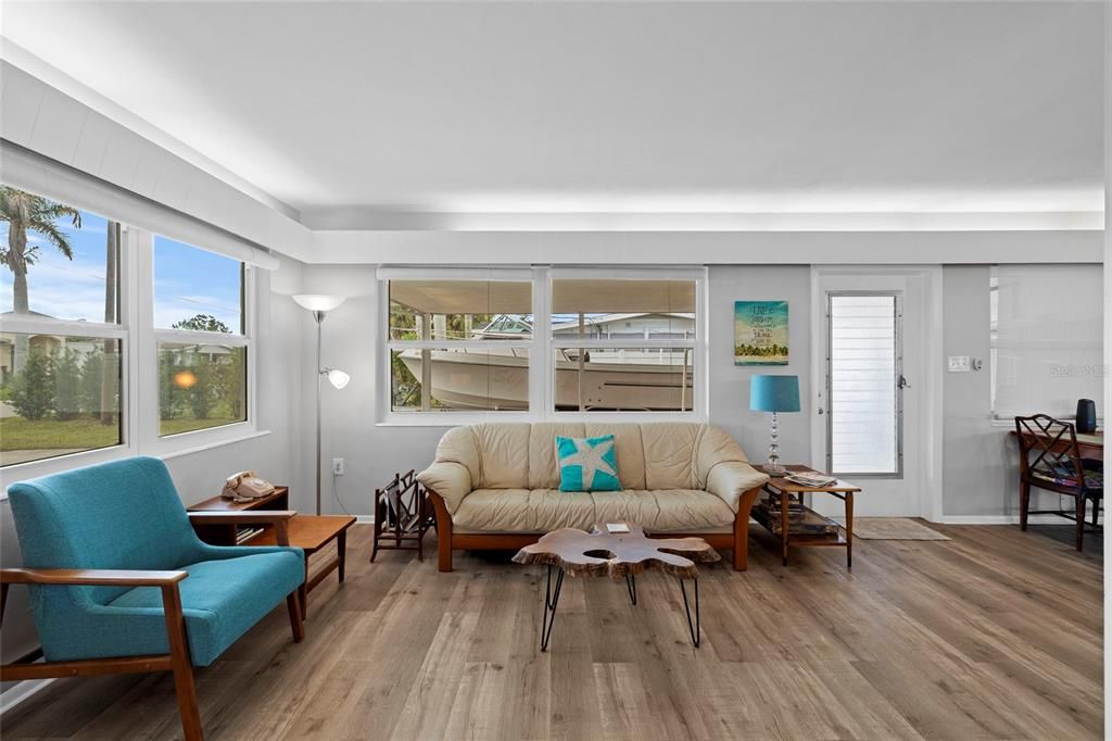 For Sale: $500,000 (2 beds, 2 baths, 1058 Square Feet)