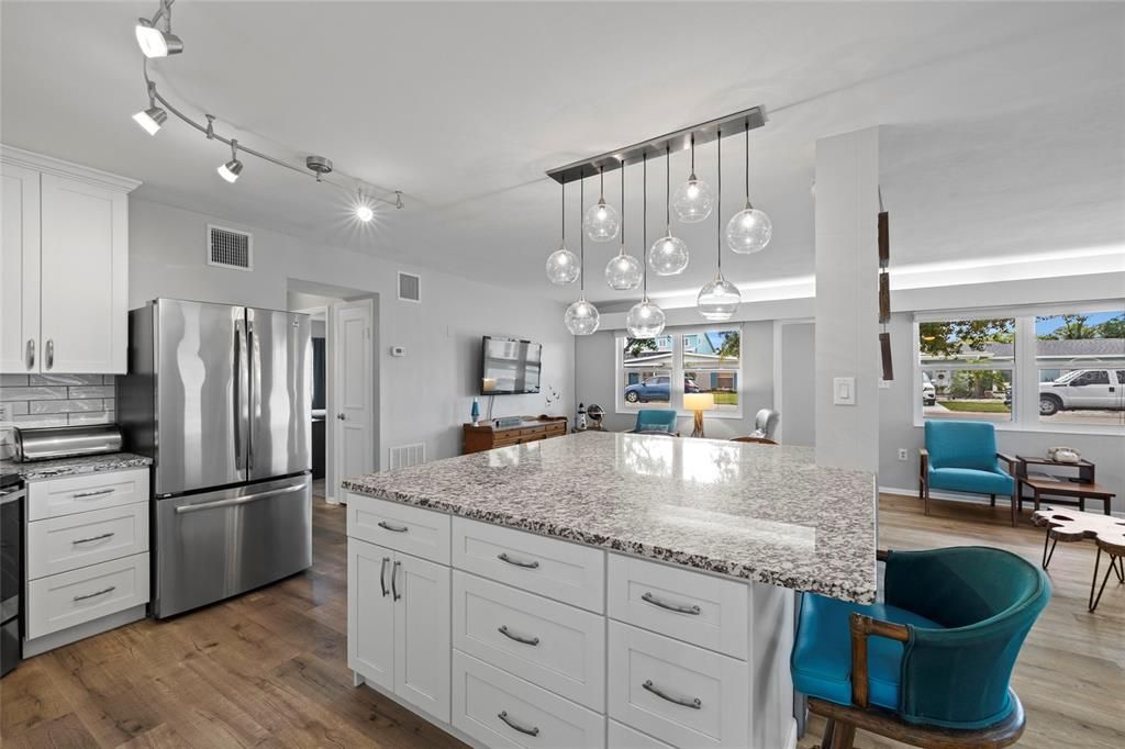 For Sale: $500,000 (2 beds, 2 baths, 1058 Square Feet)