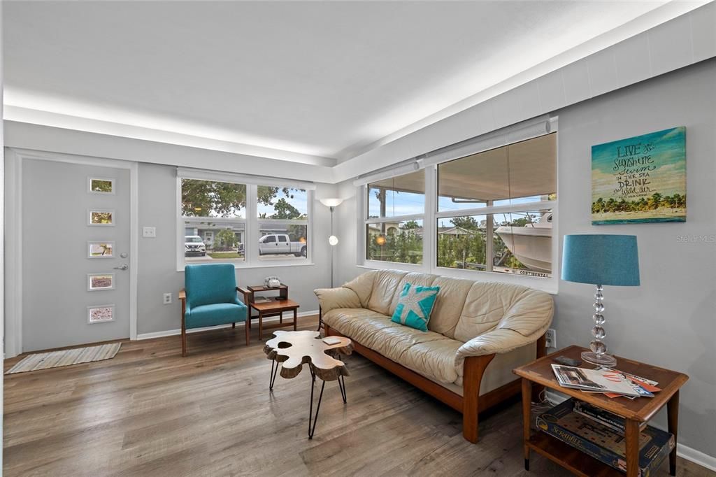 For Sale: $500,000 (2 beds, 2 baths, 1058 Square Feet)