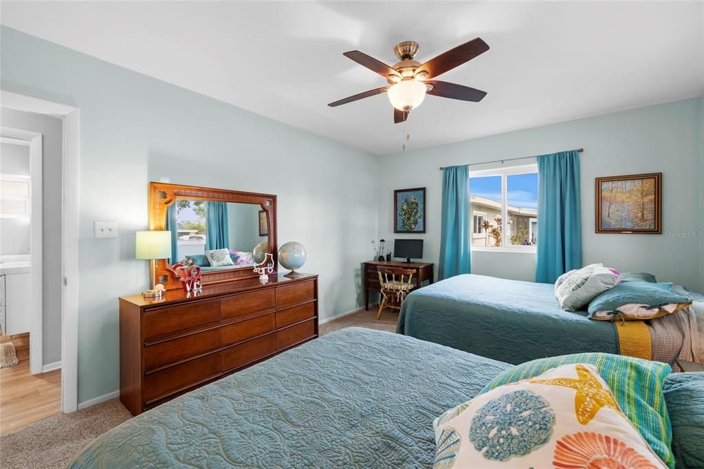 For Sale: $500,000 (2 beds, 2 baths, 1058 Square Feet)