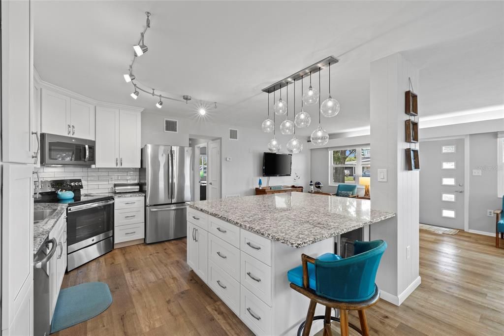 For Sale: $500,000 (2 beds, 2 baths, 1058 Square Feet)