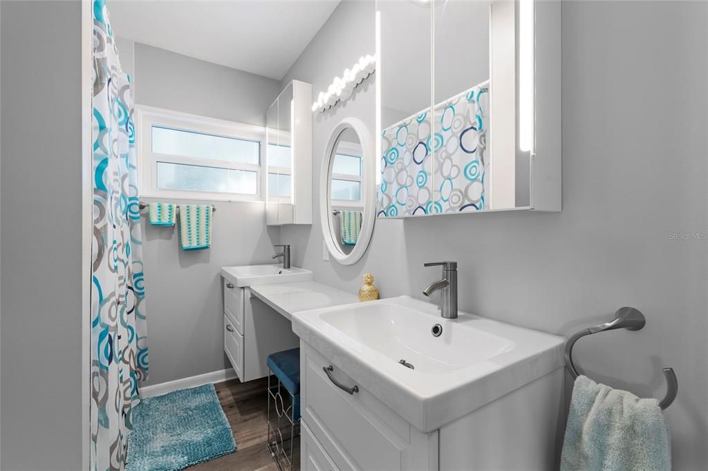 For Sale: $500,000 (2 beds, 2 baths, 1058 Square Feet)