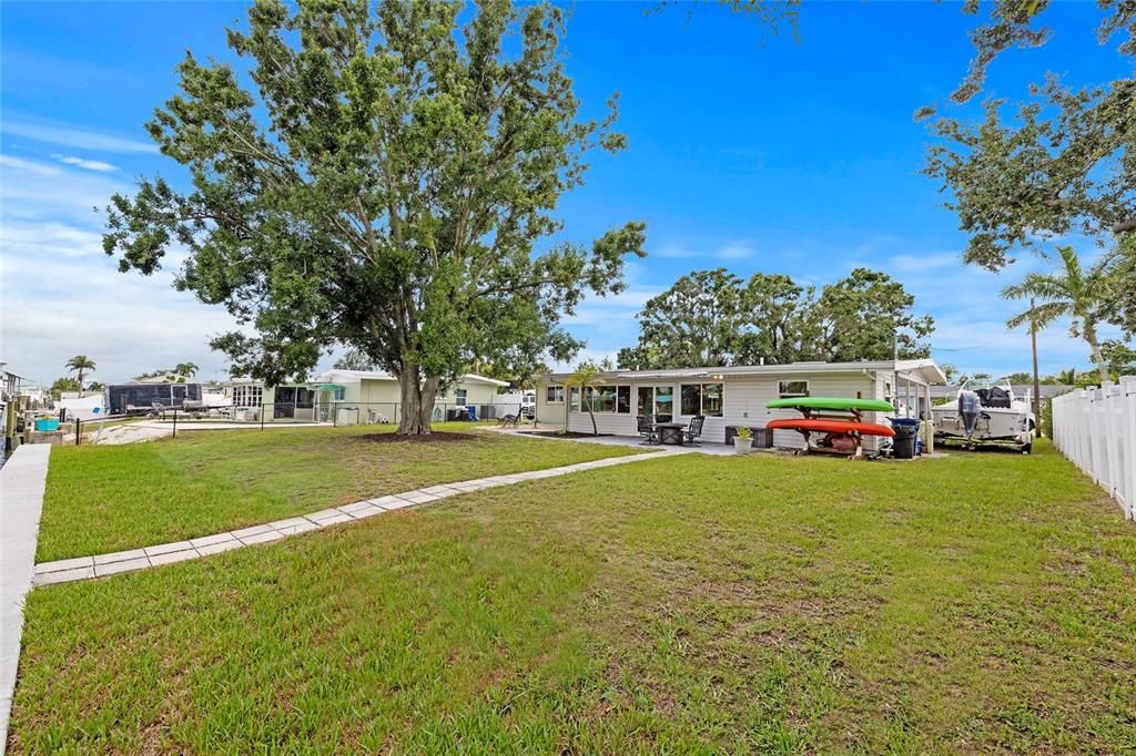 For Sale: $500,000 (2 beds, 2 baths, 1058 Square Feet)