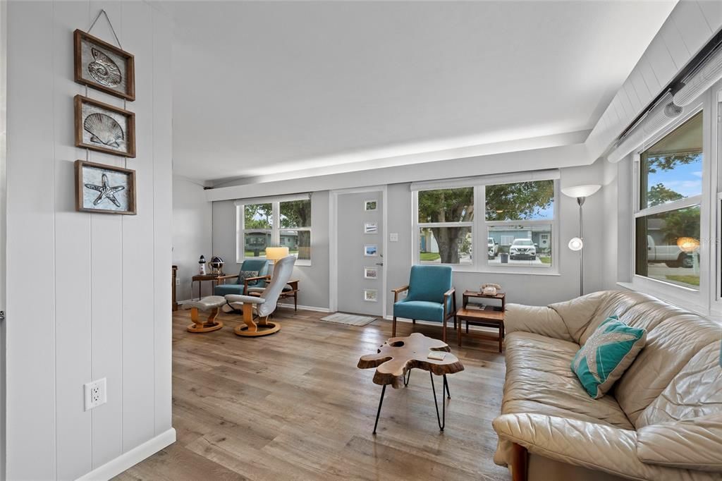 For Sale: $500,000 (2 beds, 2 baths, 1058 Square Feet)