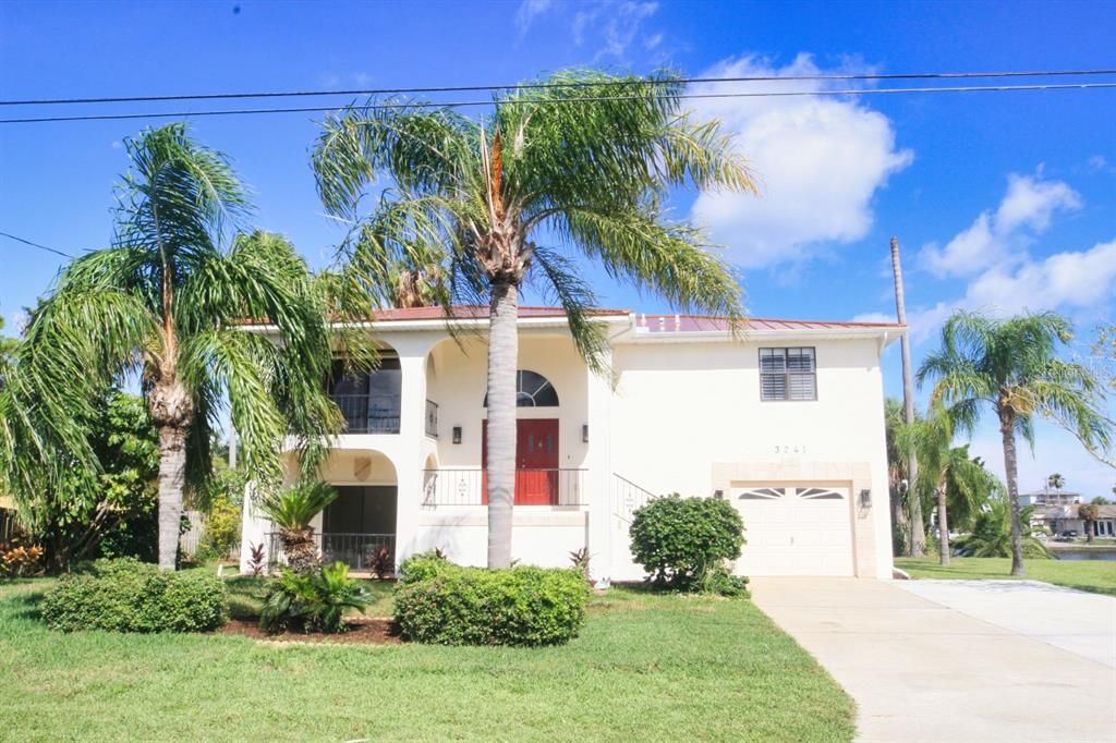 Недавно продано: $624,900 (2 спален, 2 ванн, 1288 Квадратных фут)