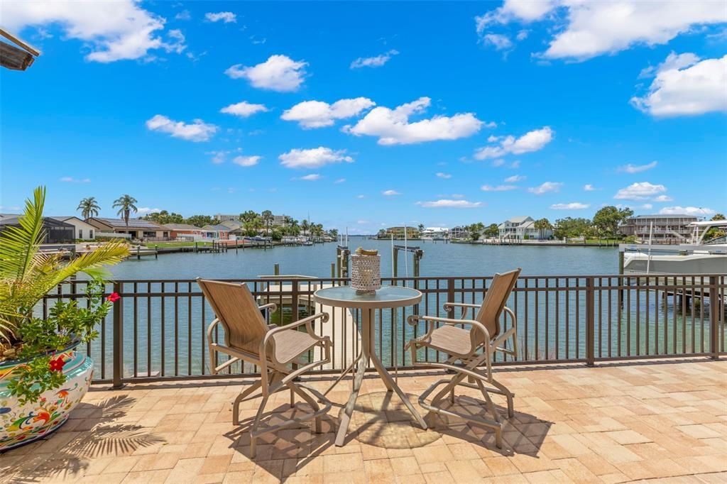 For Sale: $2,149,000 (3 beds, 2 baths, 2663 Square Feet)