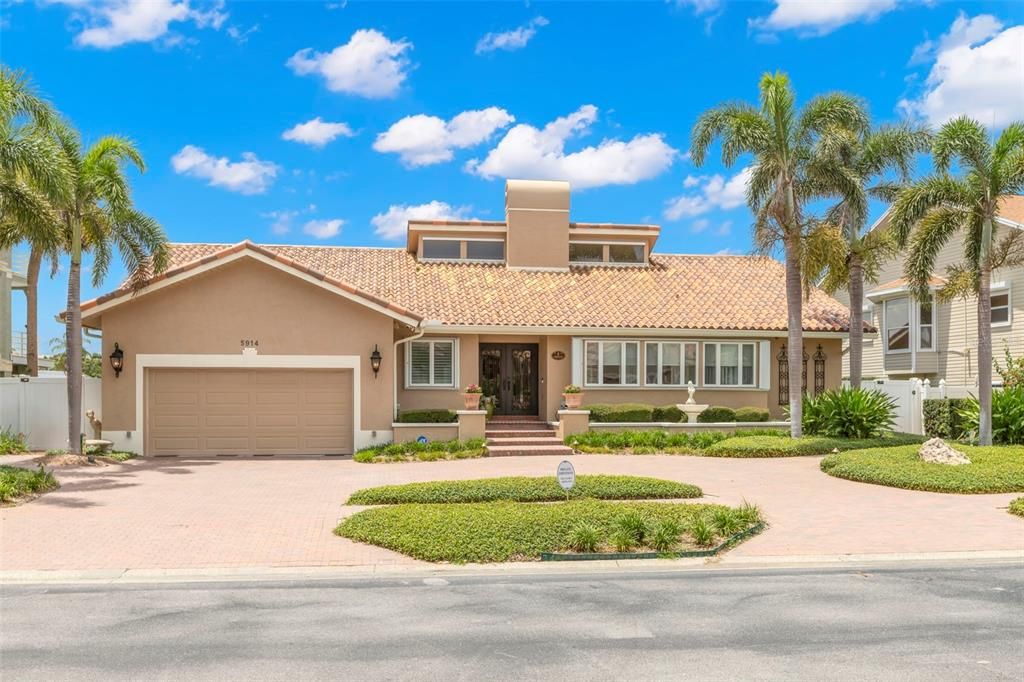 For Sale: $2,149,000 (3 beds, 2 baths, 2663 Square Feet)