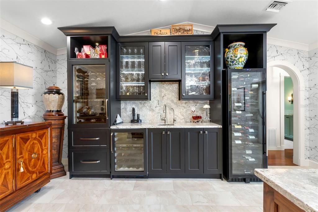 For Sale: $2,149,000 (3 beds, 2 baths, 2663 Square Feet)