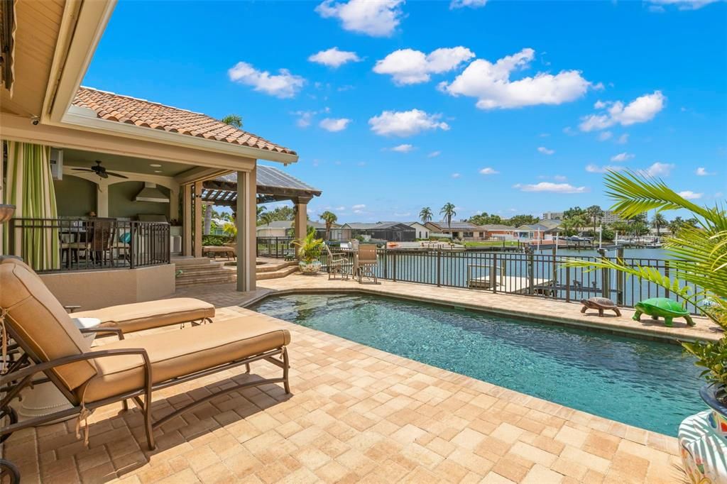 For Sale: $2,149,000 (3 beds, 2 baths, 2663 Square Feet)