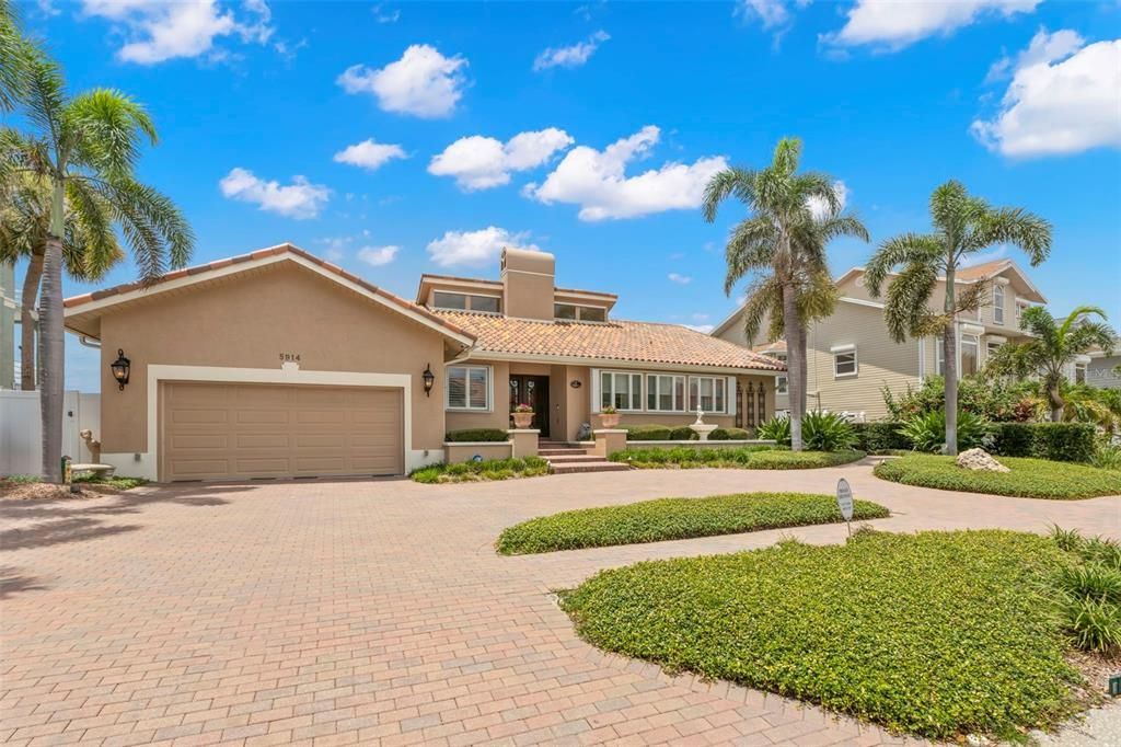 For Sale: $2,149,000 (3 beds, 2 baths, 2663 Square Feet)