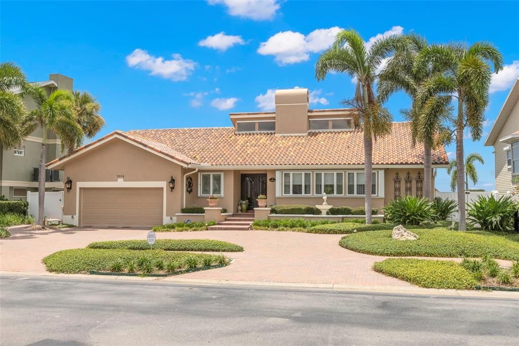 For Sale: $2,149,000 (3 beds, 2 baths, 2663 Square Feet)