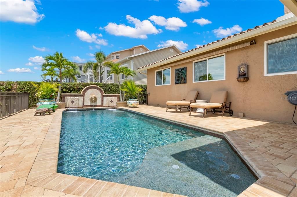 For Sale: $2,149,000 (3 beds, 2 baths, 2663 Square Feet)