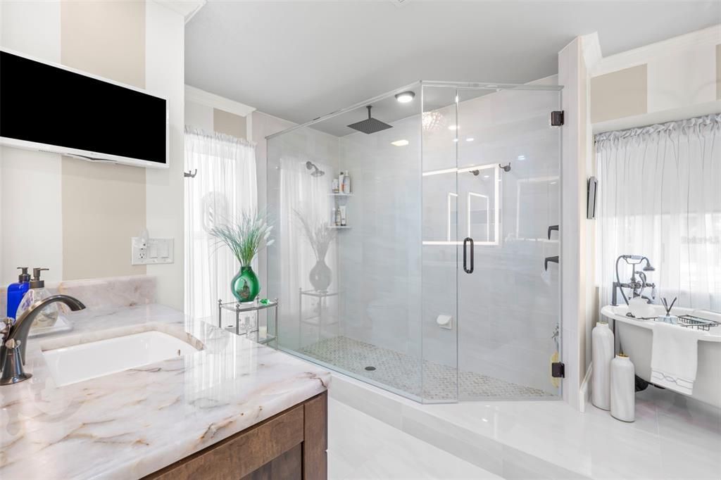 For Sale: $2,149,000 (3 beds, 2 baths, 2663 Square Feet)